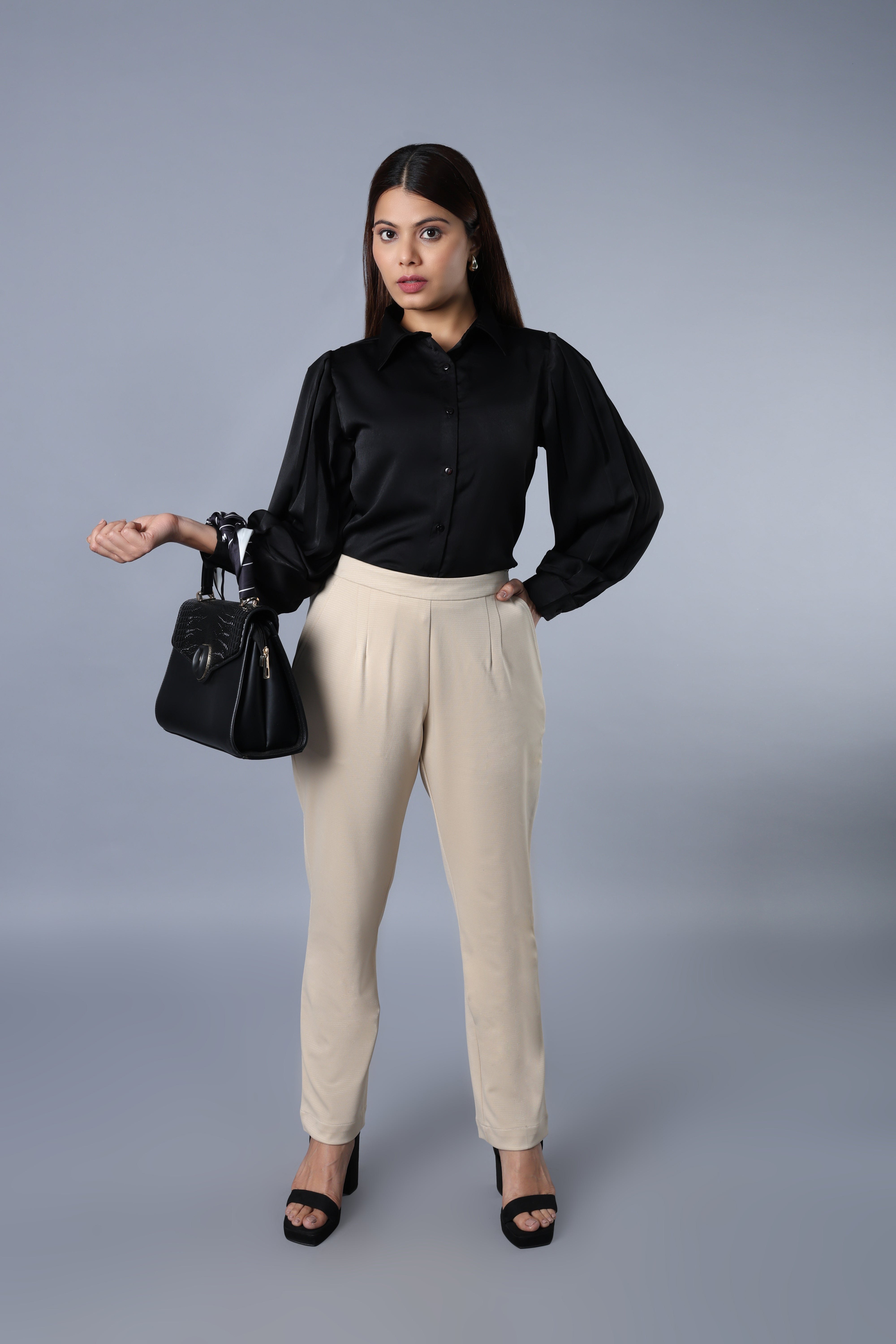 Mid rise parallel trouser with side zip & pockets